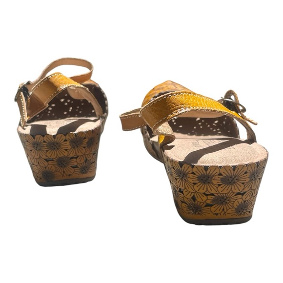 L’Artiste by Spring Step: Livia Mary Jane Flower Sandals - Picture 5 of 5